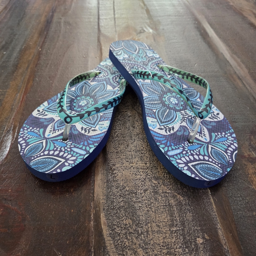 🎈2/$15 Blue Floral Vera Bradley Flip Flops 9/10